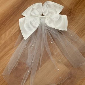 HAIRBOW WITH VEIL